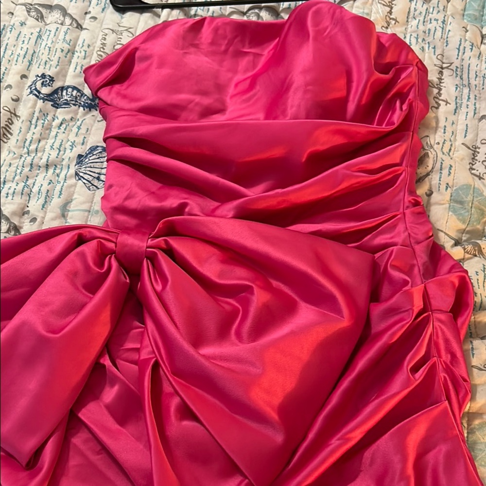 Elegant Pink Strapless Dress with Bow Detail